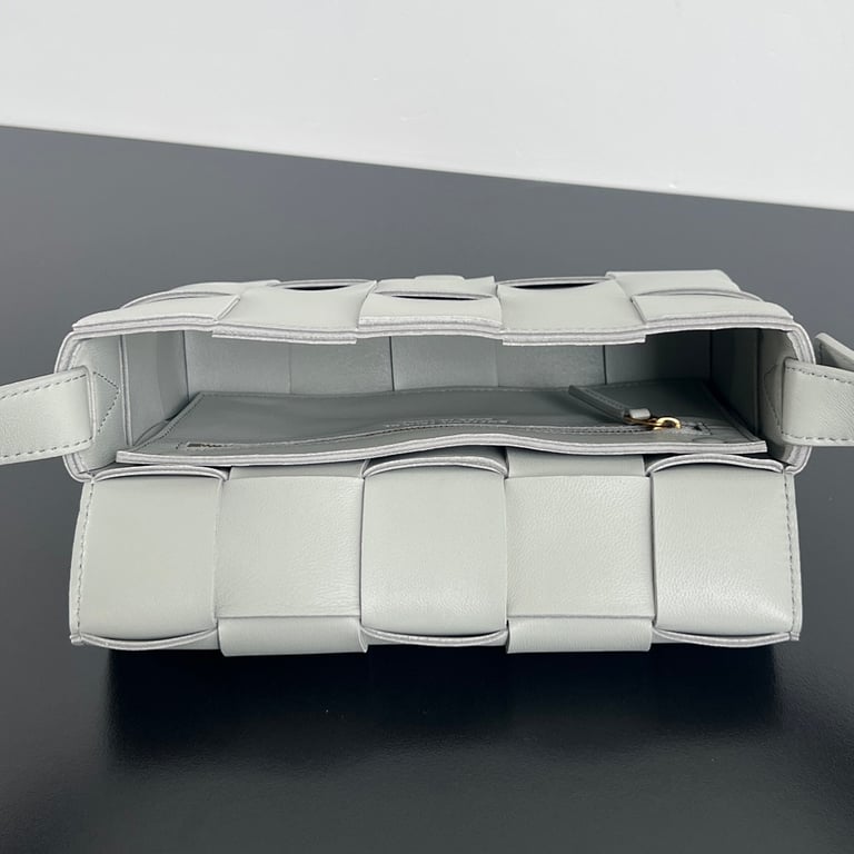 Bottega Veneta Cassette Bag Grey - 4