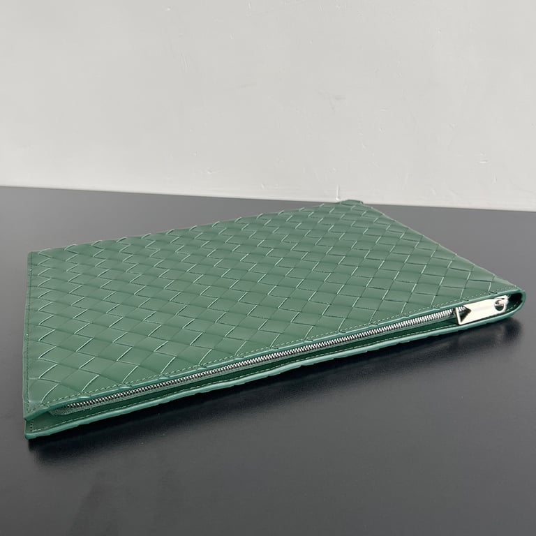 Bottega Veneta Intreccio Leather Clutch 607479 - 8
