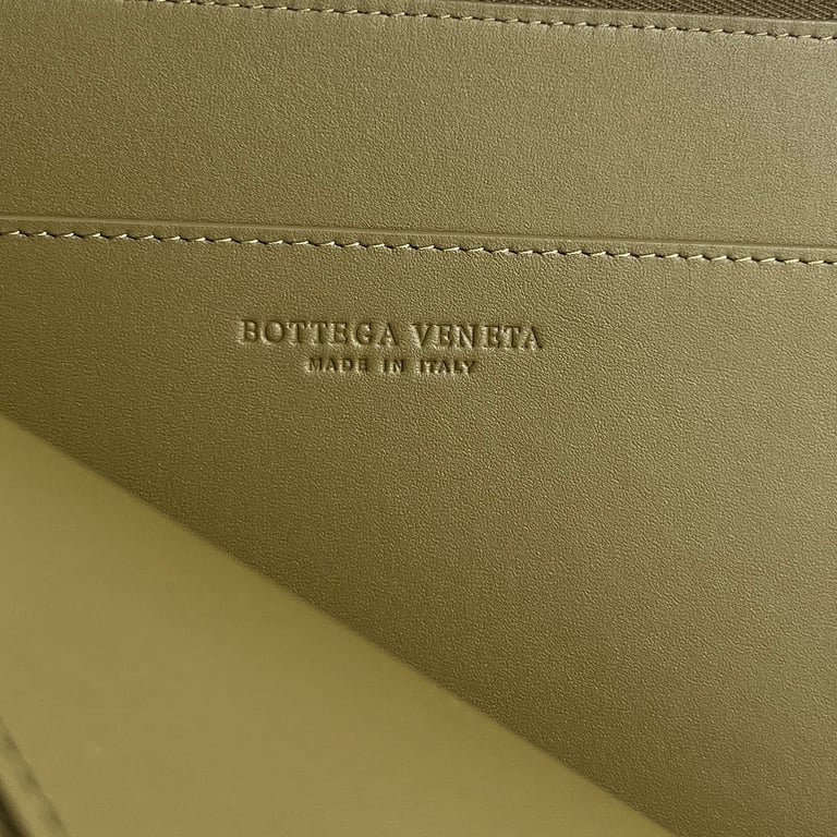 Bottega Veneta Intreccio Leather Clutch 607479 - 2