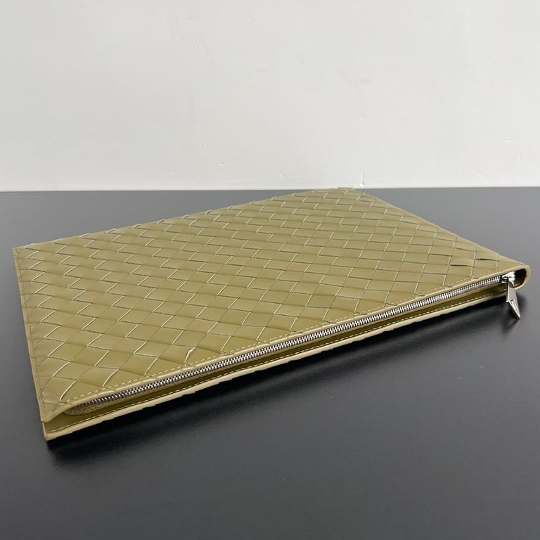 Bottega Veneta Intreccio Leather Clutch 607479 - 8