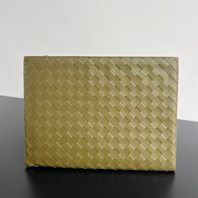 Bottega Veneta Intreccio Leather Clutch 607479 - 9