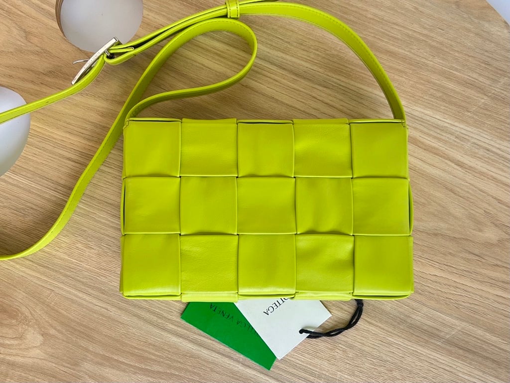 Bottega Veneta Cassette Crossbody Bag Lime - 9
