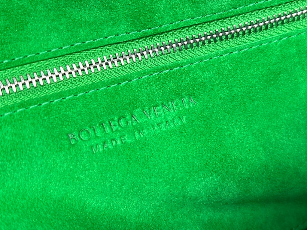 Bottega Veneta Cassette Crossbody Bag Black Green - 3