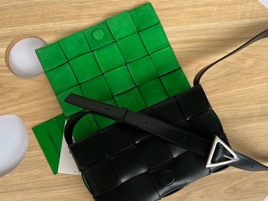 Bottega Veneta Cassette Crossbody Bag Black Green - 4