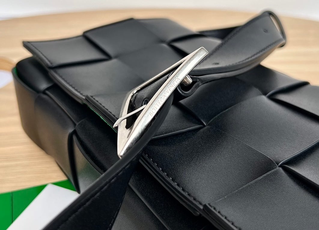 Bottega Veneta Cassette Crossbody Bag Black Green - 5