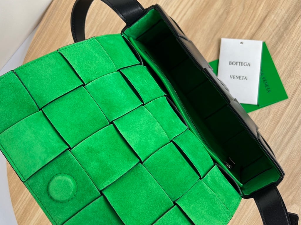 Bottega Veneta Cassette Crossbody Bag Black Green - 6