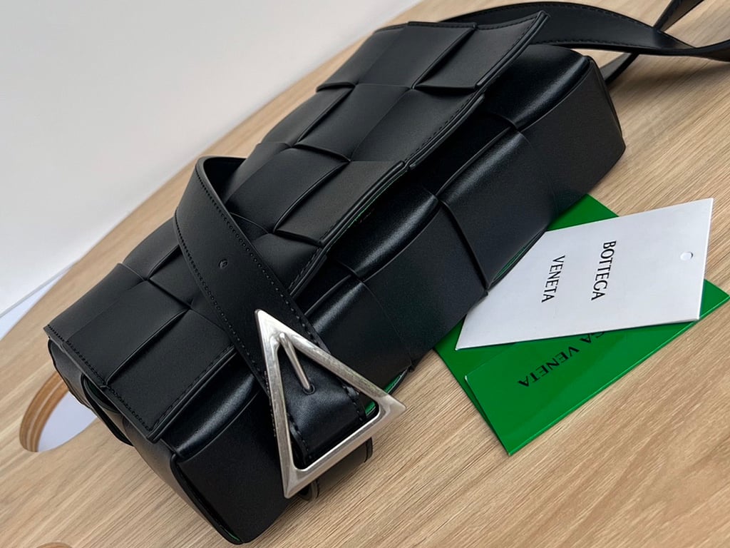 Bottega Veneta Cassette Crossbody Bag Black Green - 7