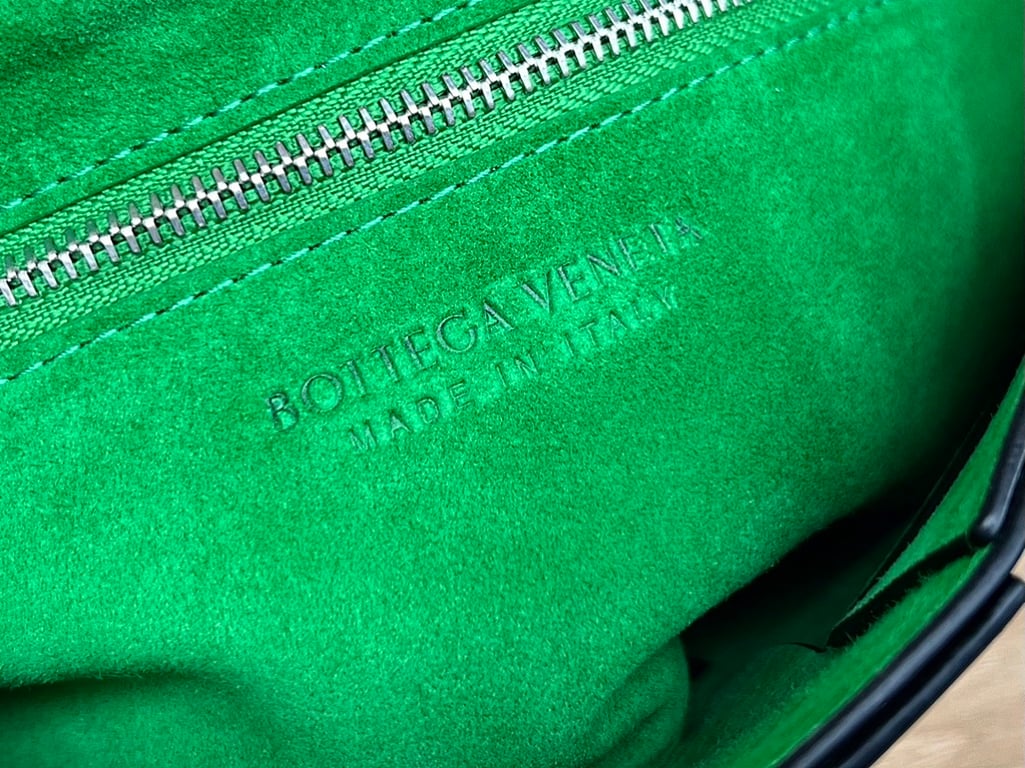 Bottega Veneta Cassette Crossbody Bag Black Green - 3