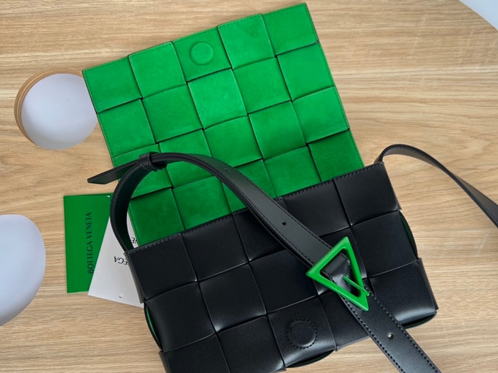 Bottega Veneta Cassette Crossbody Bag Black Green - 4