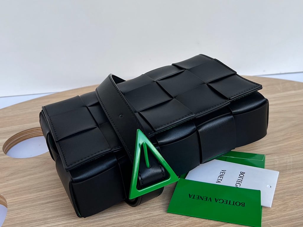 Bottega Veneta Cassette Crossbody Bag Black Green - 7