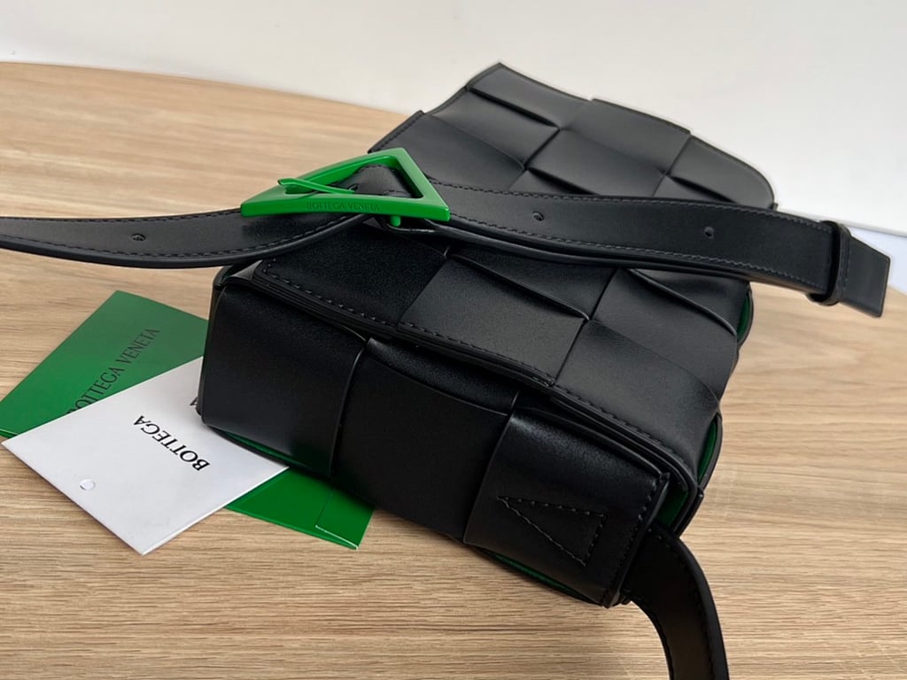 Bottega Veneta Cassette Crossbody Bag Black Green - 8