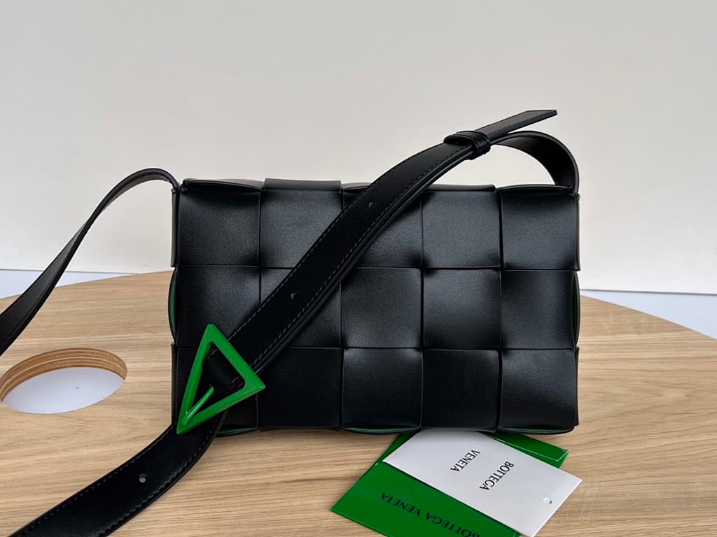 Bottega Veneta Cassette Crossbody Bag Black Green - 9