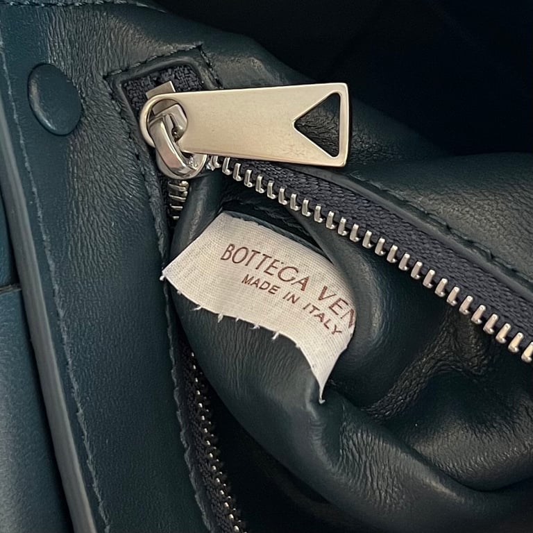 Bottega Veneta Cassette Crossbody Bag Black 741777 - 2