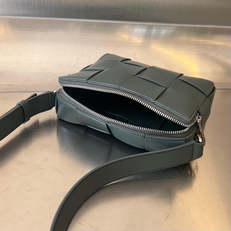 Bottega Veneta Cassette Camera Bag Dark Green - 4