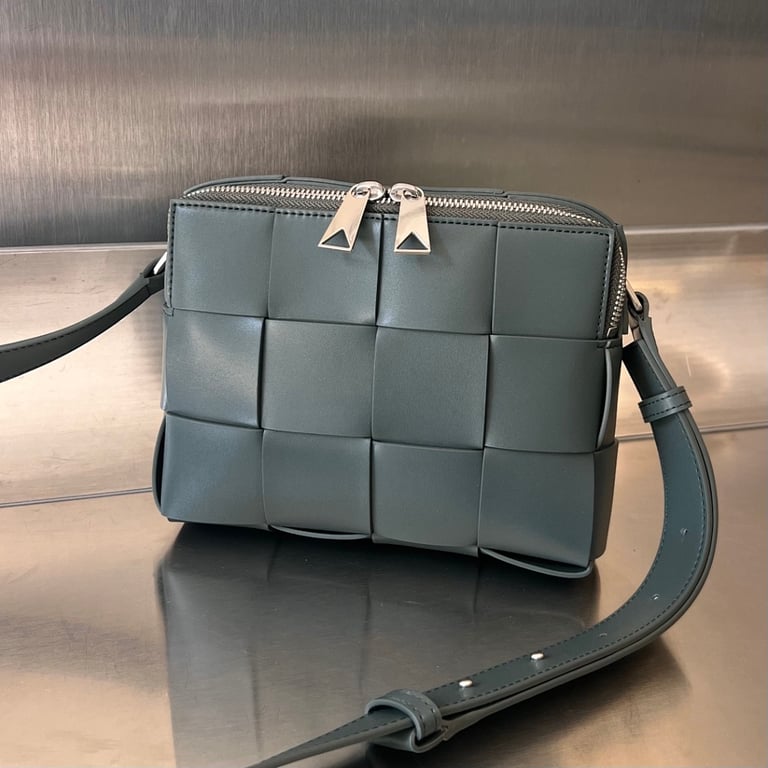 Bottega Veneta Cassette Camera Bag Dark Green - 5