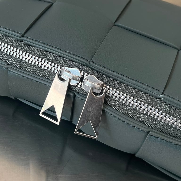 Bottega Veneta Cassette Camera Bag Dark Green - 6