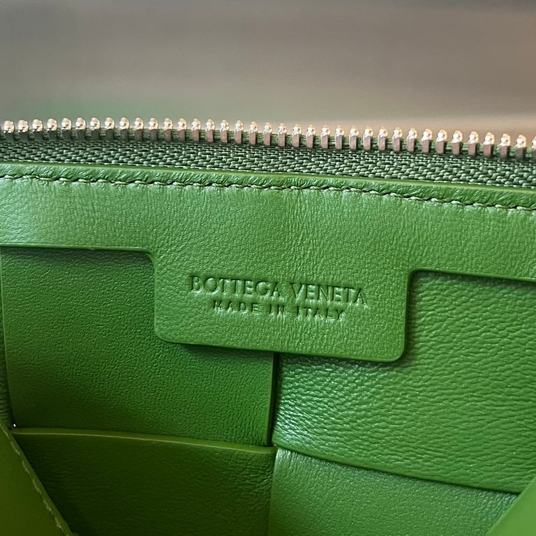 Bottega Veneta Cassette Camera Bag Green - 2