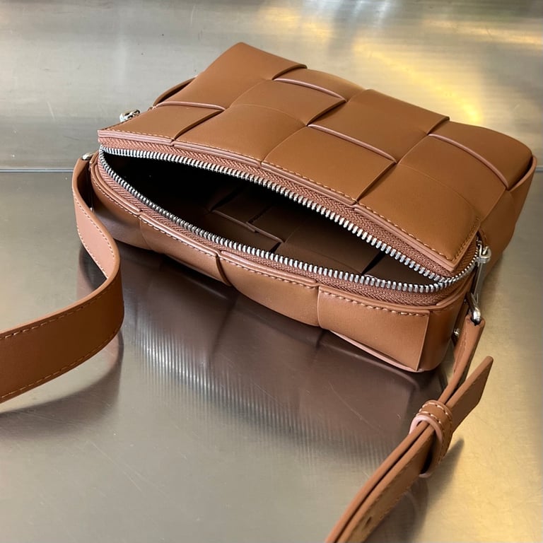 Bottega Veneta Cassette Camera Bag 730027 - 3