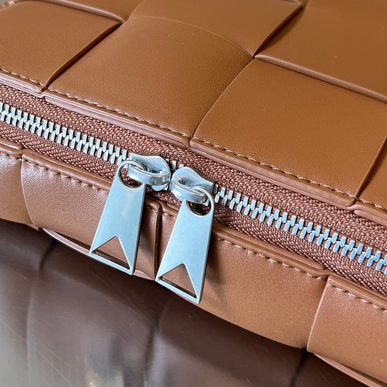 Bottega Veneta Cassette Camera Bag 730027 - 4