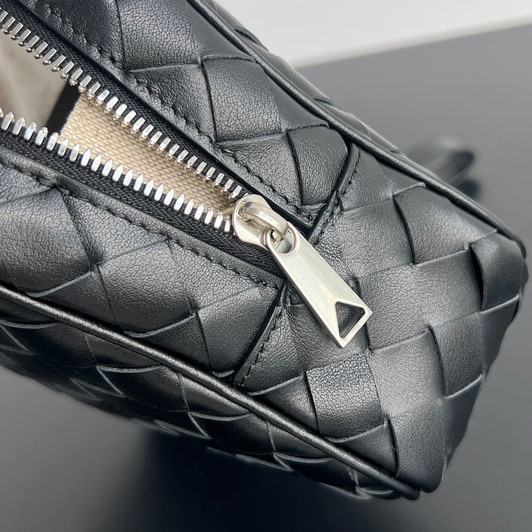 Bottega Veneta 777390 Intrecciato Clutch Black - 4