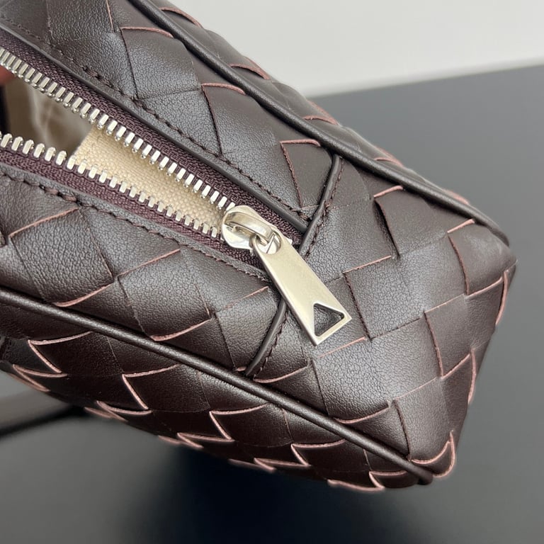 Bottega Veneta Intrecciato Leather Pouch Chocolate Brown - 4