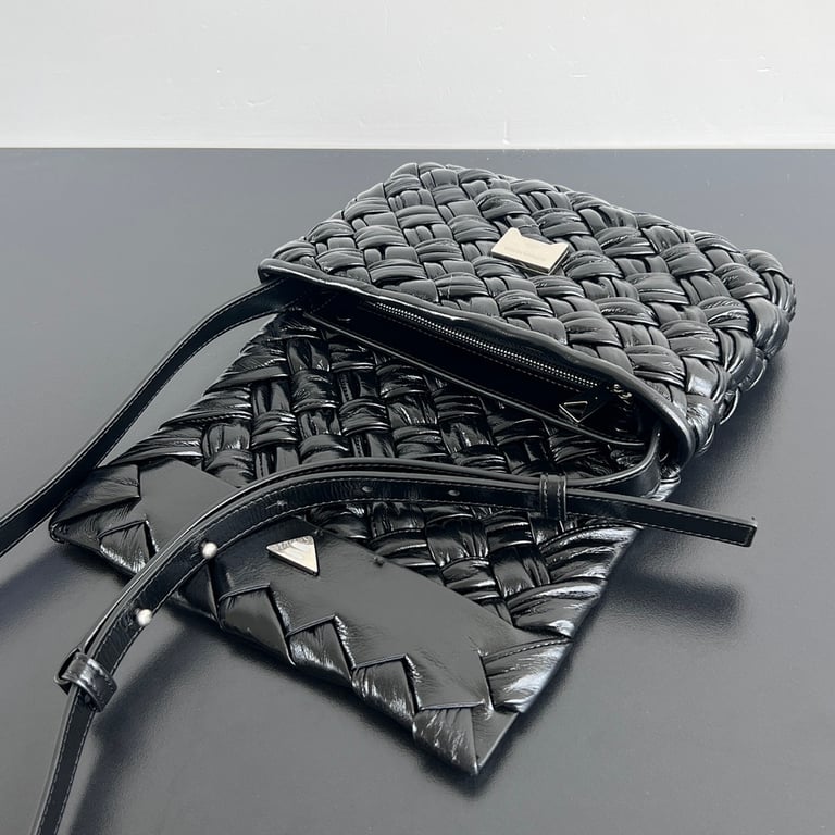 Bottega Veneta Rumple Intrecciato Shoulder Bag Black - 5