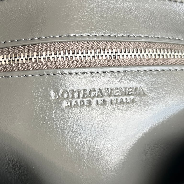 Bottega Veneta Rumple Shoulder Bag Light Graphite 787113 - 2
