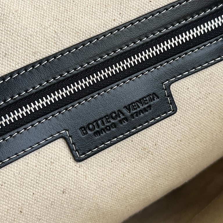Bottega Veneta Intrecciato Briefcase Black - 3
