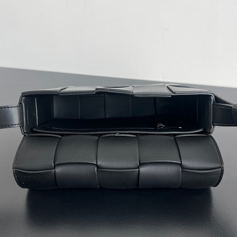 Bottega Veneta Cassette Bag Black - 4