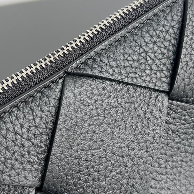Bottega Veneta Intrecciato Leather Pouch 795119 Black - 4