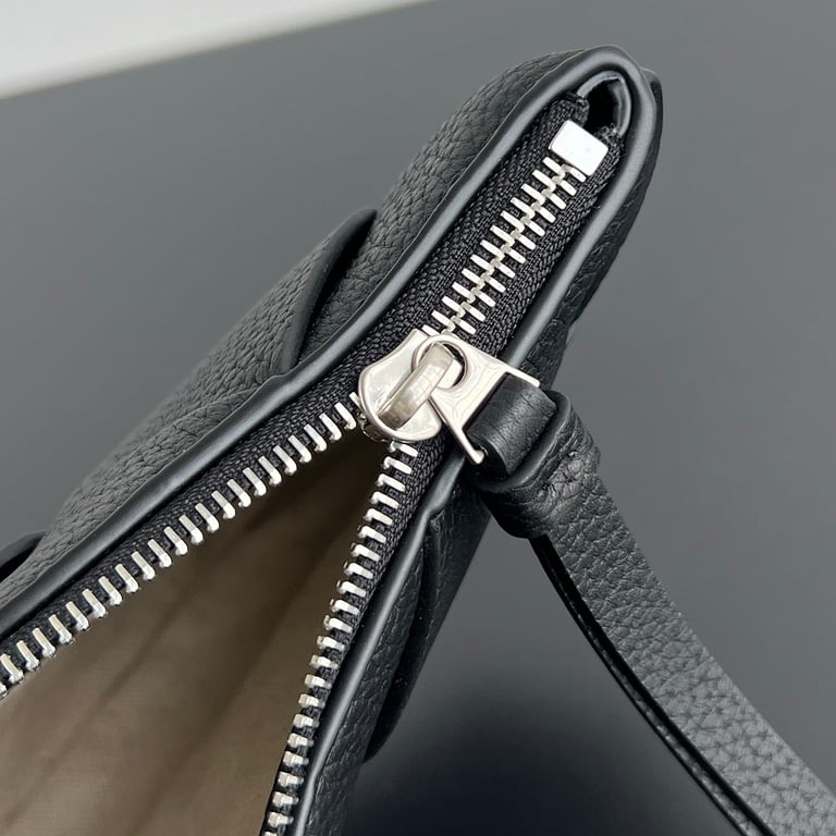 Bottega Veneta Intrecciato Leather Pouch 795119 Black - 5