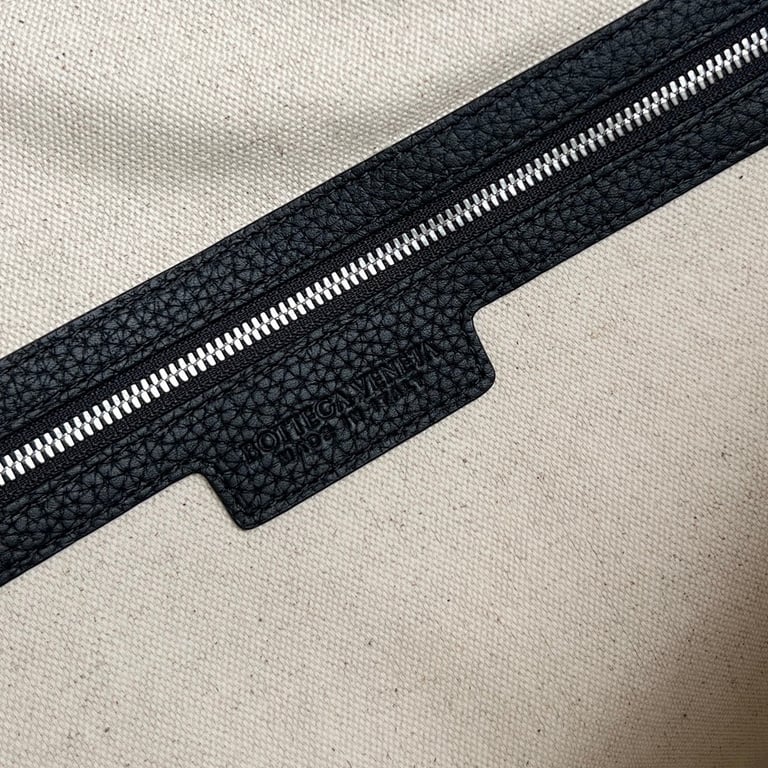 Bottega Veneta Intrecciato Tour Duffle Bag Black - 4