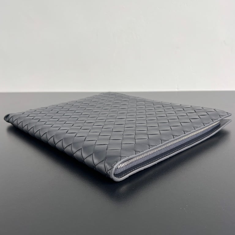 Bottega Veneta Intreccio Leather Clutch 607479 - 8