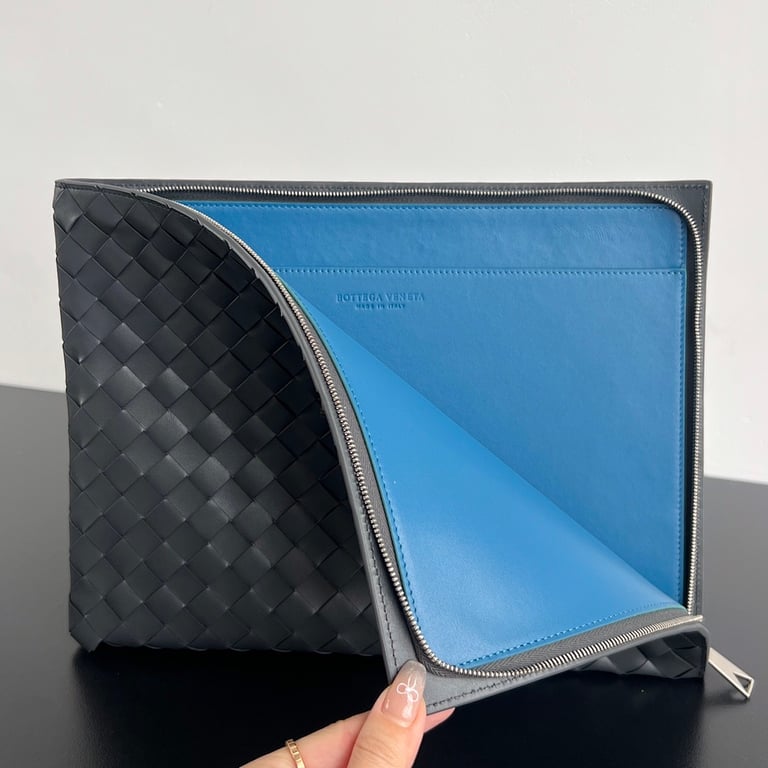 Bottega Veneta Intreccio Leather Clutch 607479 Grey - 6