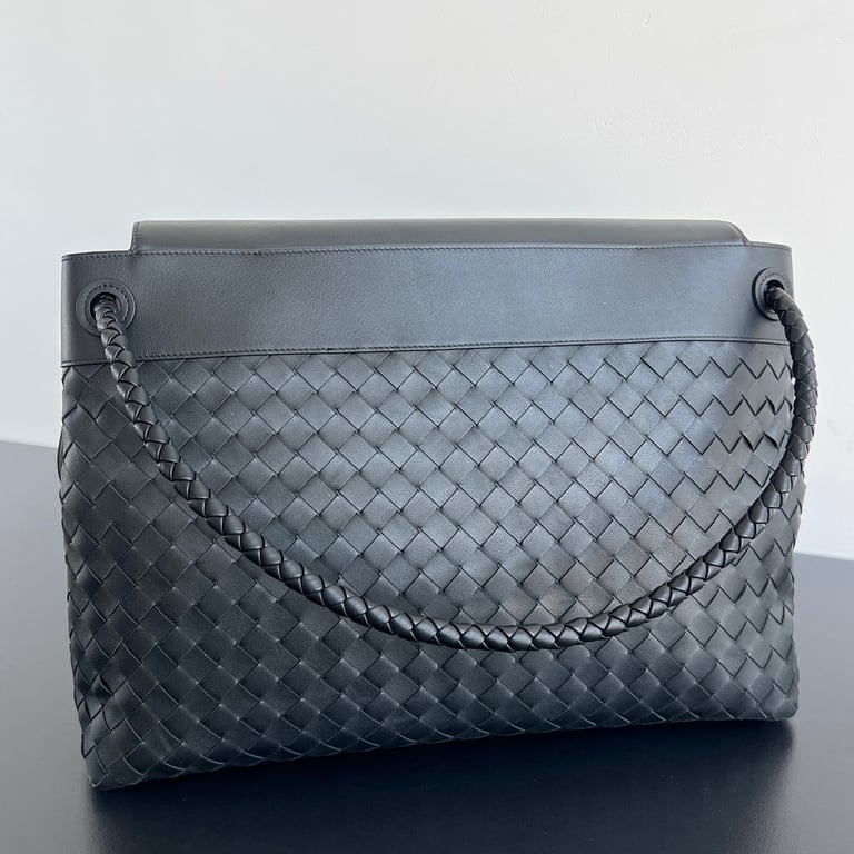 Bottega Veneta Large Andiamo Bag Black - 9