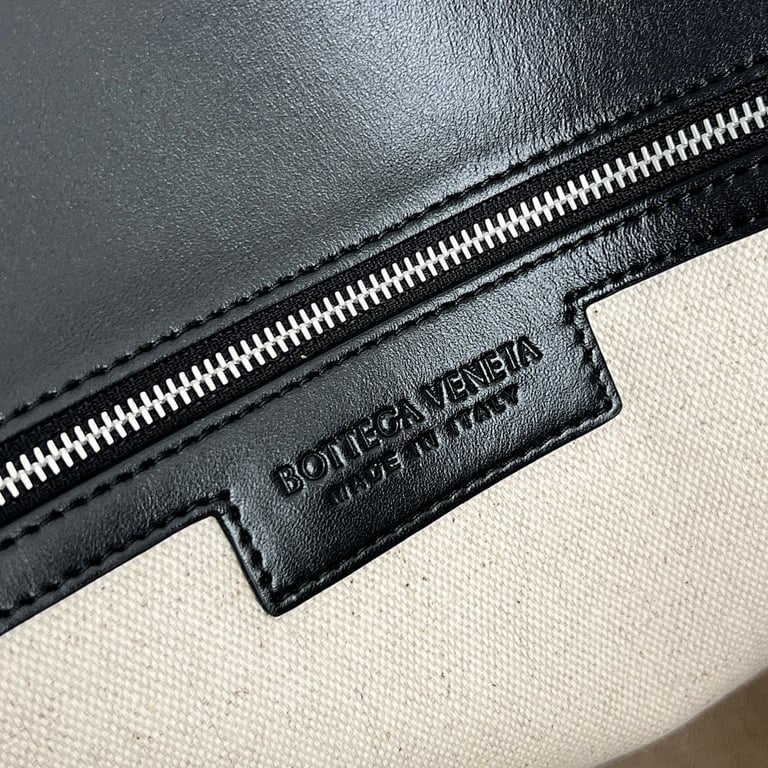 Bottega Veneta Intrecciato Briefcase 795102 Black - 3