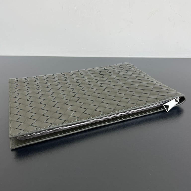 Bottega Veneta Intreccio Leather L-Zip Clutch 607479 - 8