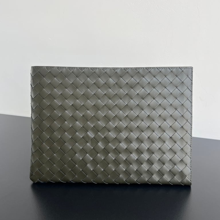 Bottega Veneta Intreccio Leather L-Zip Clutch 607479 - 9