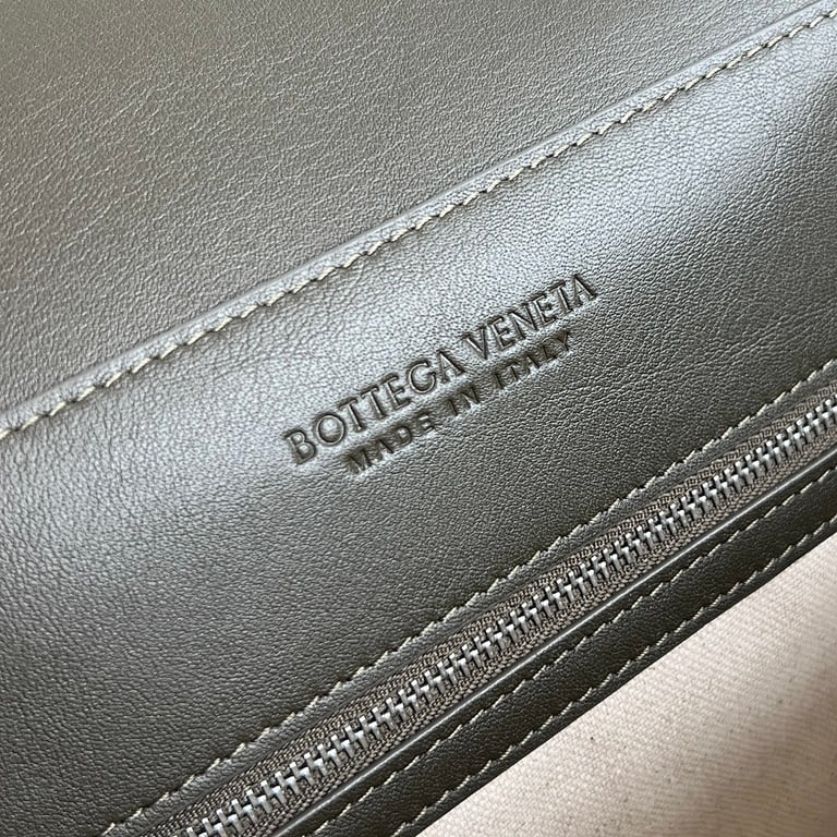 Bottega Veneta Small Andiamo Bag Olive - 3