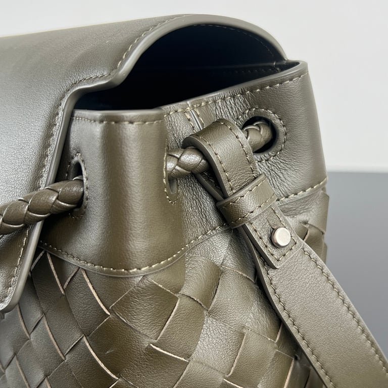 Bottega Veneta Small Andiamo Bag Olive - 4