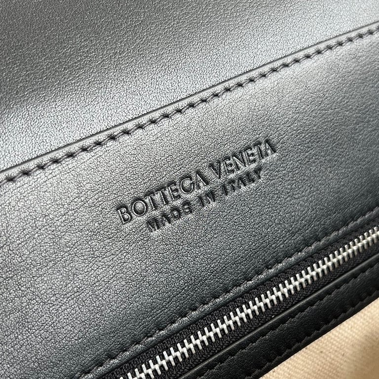 Bottega Veneta Small Andiamo Bag Black - 3