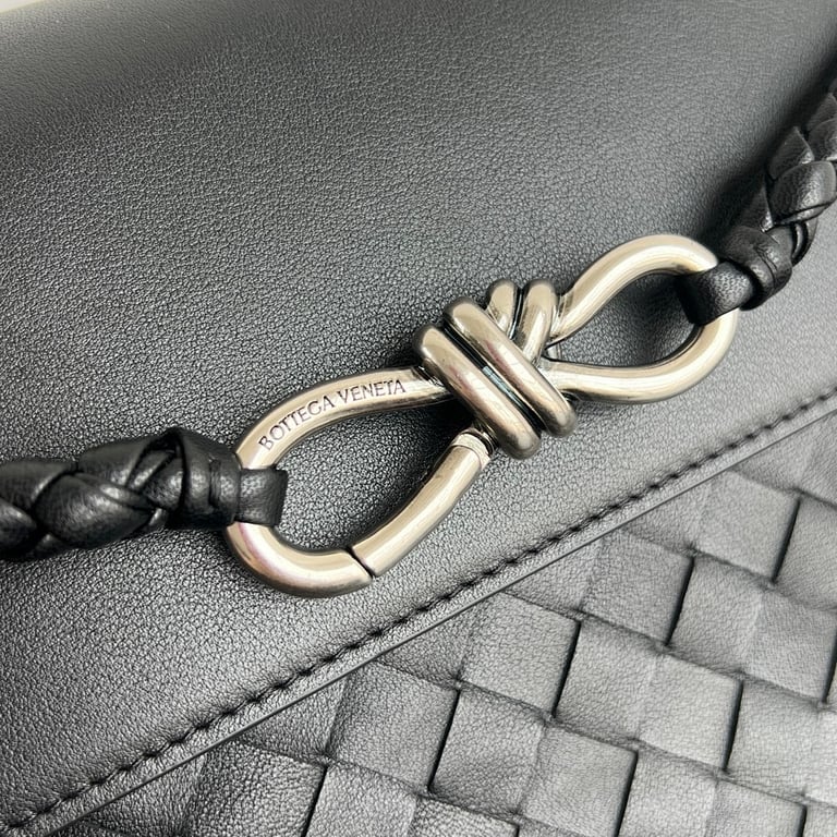 Bottega Veneta Small Andiamo Bag Black - 5