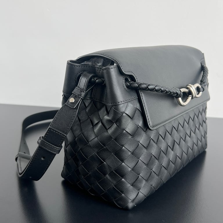 Bottega Veneta Small Andiamo Bag Black - 9