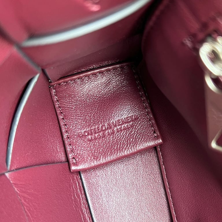 Bottega Veneta Cassette Urban Leather Black/Burgundy - 3