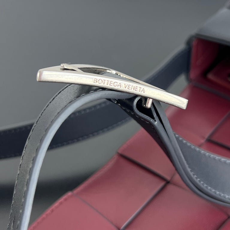Bottega Veneta Cassette Urban Leather Black/Burgundy - 4