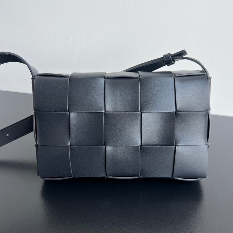 Bottega Veneta Cassette Urban Leather Black/Burgundy - 9