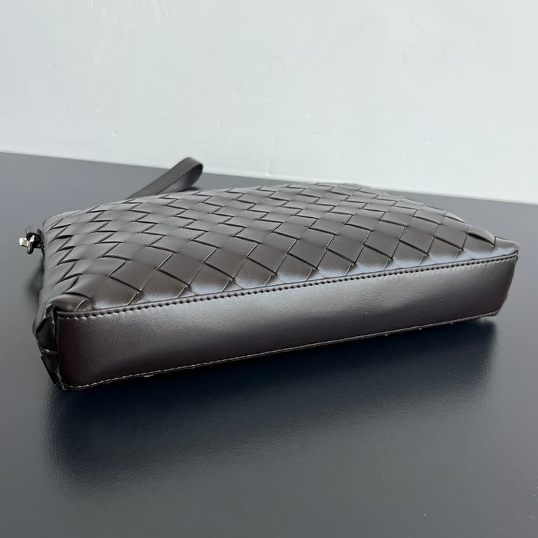 Bottega Veneta Intrecciato Leather Clutch 795712 - 8
