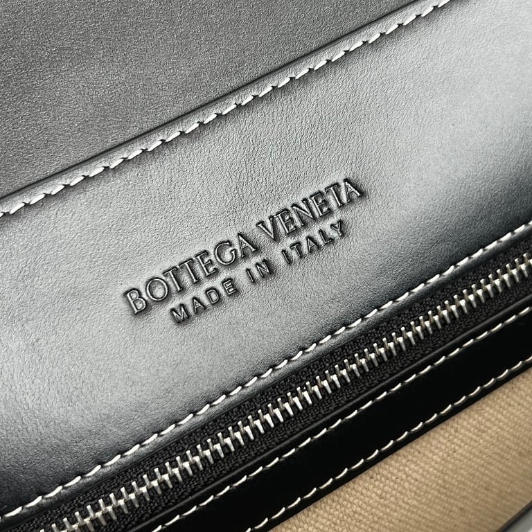 Bottega Veneta Andiamo Large Shoulder Bag Black - 3