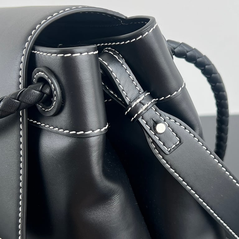 Bottega Veneta Andiamo Large Shoulder Bag Black - 4
