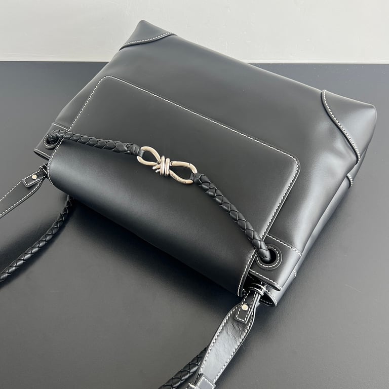 Bottega Veneta Andiamo Large Shoulder Bag Black - 7